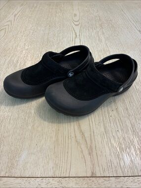 Women’s Crocs Troika Suede Clog Shoes (Black)